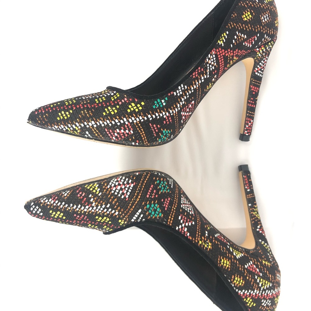 Mix No. 6 Aztec woven 3in heel pump. Size 5 1/2 - Picture 4 of 5